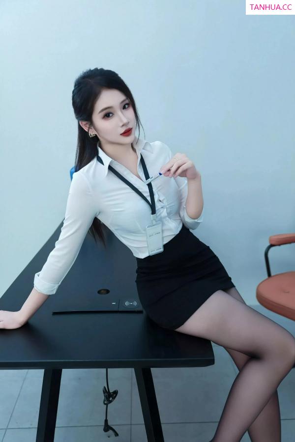   [XiuRen]高清写真图 2025.06.13 No.10406 南乔 职业套装第6张图片